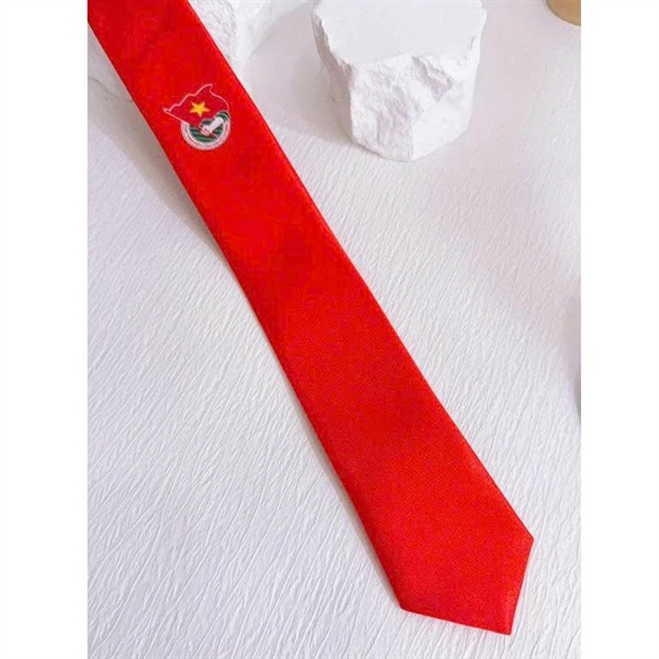 Cà vạt Đoàn thanh niên đỏ (Tự thắt)