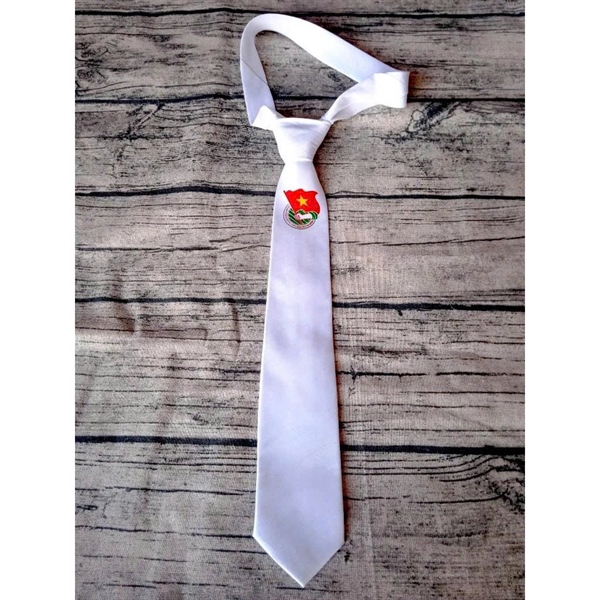 Cà vạt Đoàn thanh niên trắng (Tự thắt)