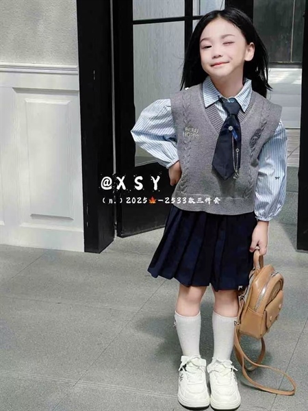 33630-Set Váy 3CT Sơ Mi Kẻ Xám Gile Len