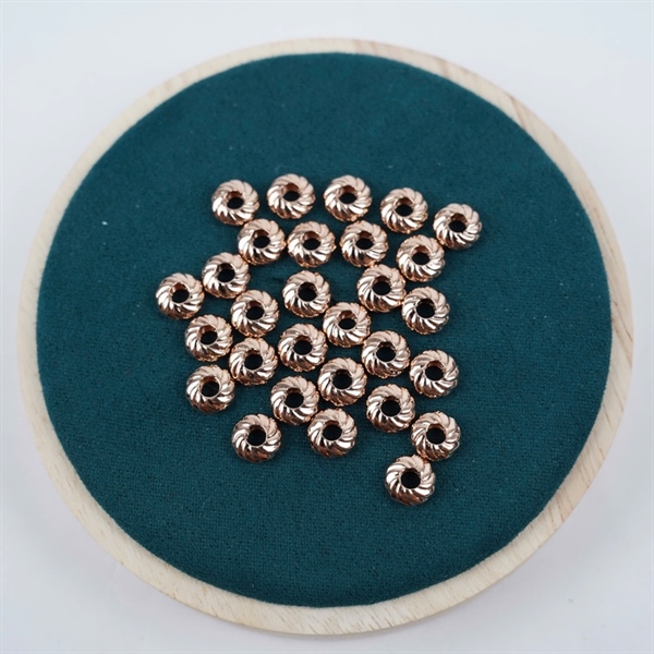 Charm vàng xoắn dẹp CH250827B +