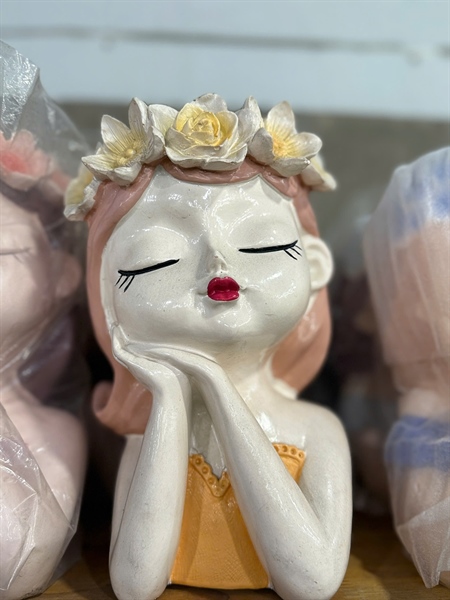 CHẬU CÔ GÁI LỚN MỘNG MƠ