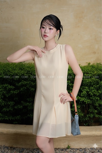 Đầm tơ xếp li form suông