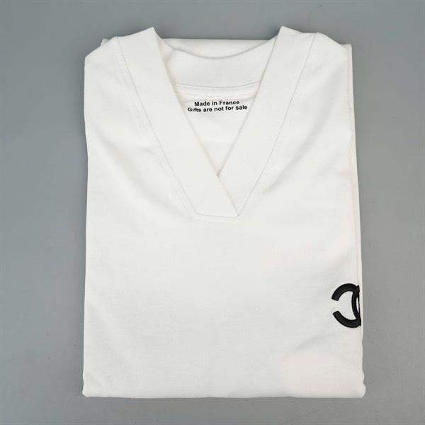 Áo thun Chanel trắng cổ tim size XL +