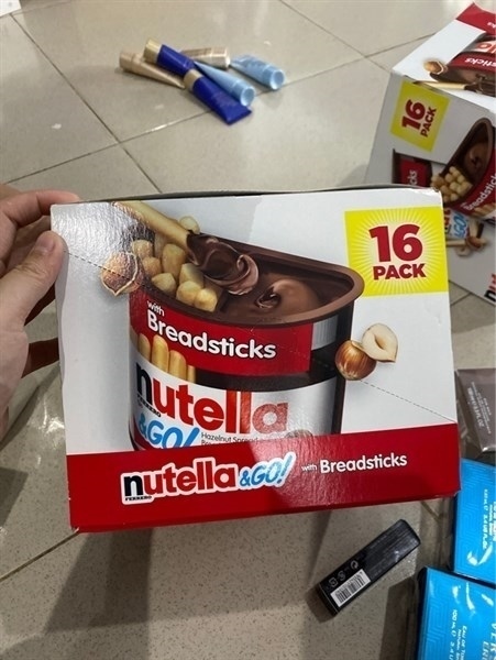 Bánh que chấm Nutella