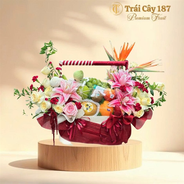 Giỏ Trái Cây Mix Hoa Thiên Điểu + Lys Kép