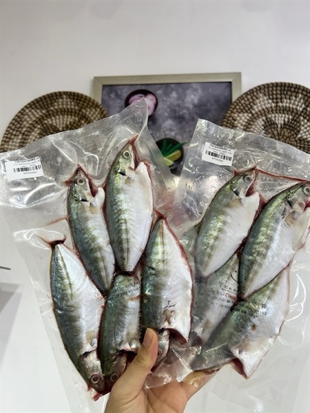 CÁ NGÂN nhỏ làm sạch, rửa sạch