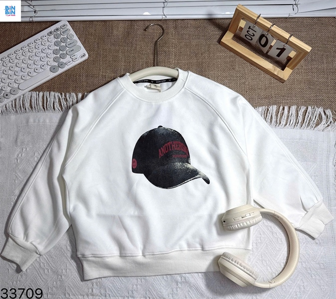 33709- Áo SWT trắng in hình mũ