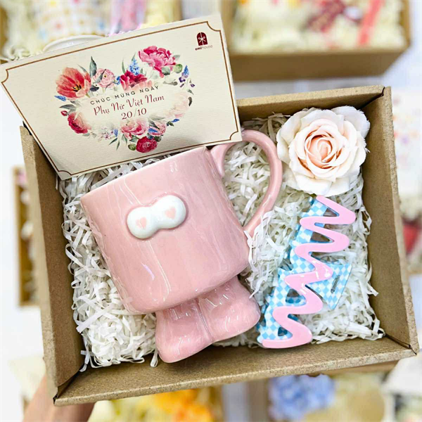 Set quà ly gốm + kẹp tóc