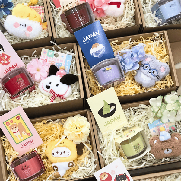 Set quà móc khoá bông + nến mini