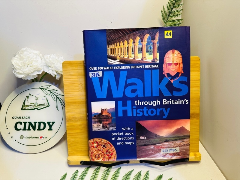 Over 100 walks exploring Britain’s heritage WALKS through Britain’s History with a poker book of directions and maps