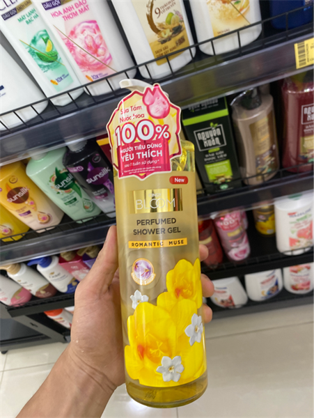 Sữa tắm nước hoa Cindy Bloom quyến rũ 640g