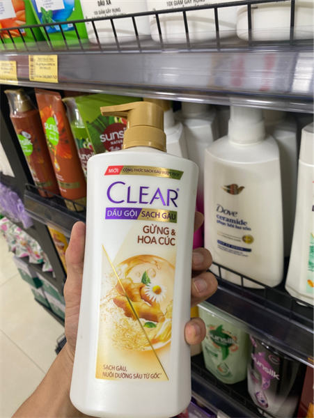109CLEAR Dầu Gội Sạch Gàu Gừng Và Hoa Cúc 8x630g chai