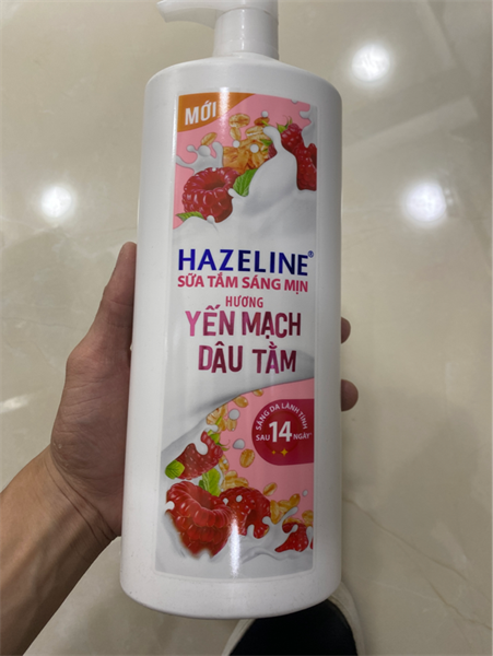 HAZELINE Sữa Tắm Sáng Mịn Hương YếnMạch DâuTằm 1kg/12 chai