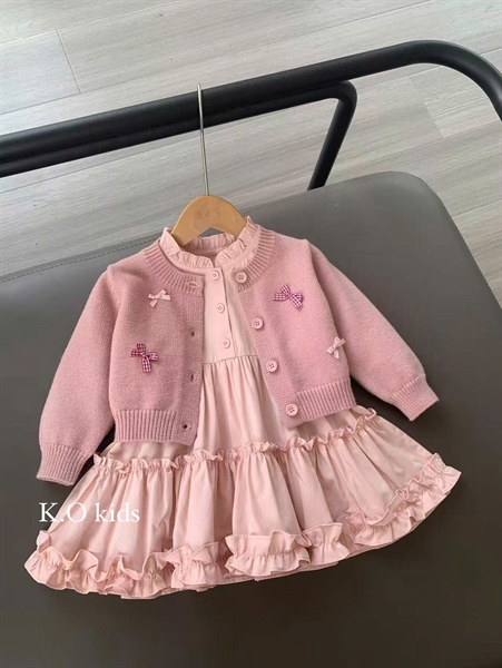33736- Váy DT cài cúc + khoác len hồng đính 4 nơ
