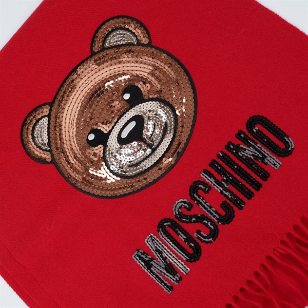 Khăn Moschino đỏ in hình gấu sz38x162 (BQ) KG+