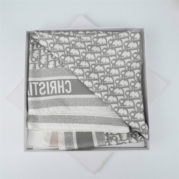 Khăn Dior xám sz90x90 (BQ) KG+
