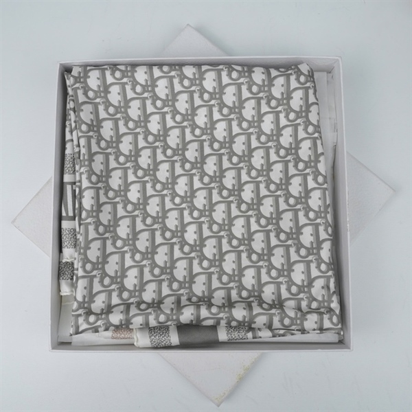 Khăn Dior xám sz90x90 (BQ) KG+