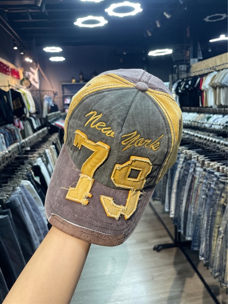 Nón kết - 79 was tua rua - Vàng