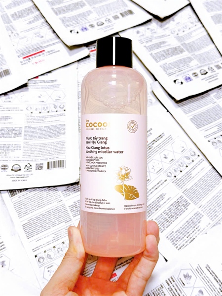 Nước tẩy trang Sen Hậu Giang Cocoon 500ml