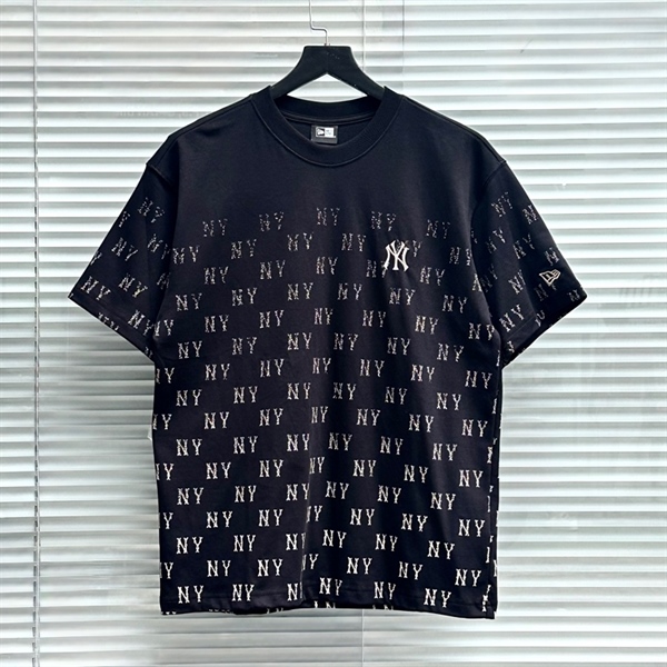 ÁO THUN NEW ERA x MLB NEW YORK YANKEES BLK MONOGRAM - MONO ĐEN MỜ