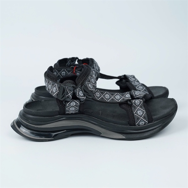 Giày GG đen có quai sz9 (UK) (BQ) KG+