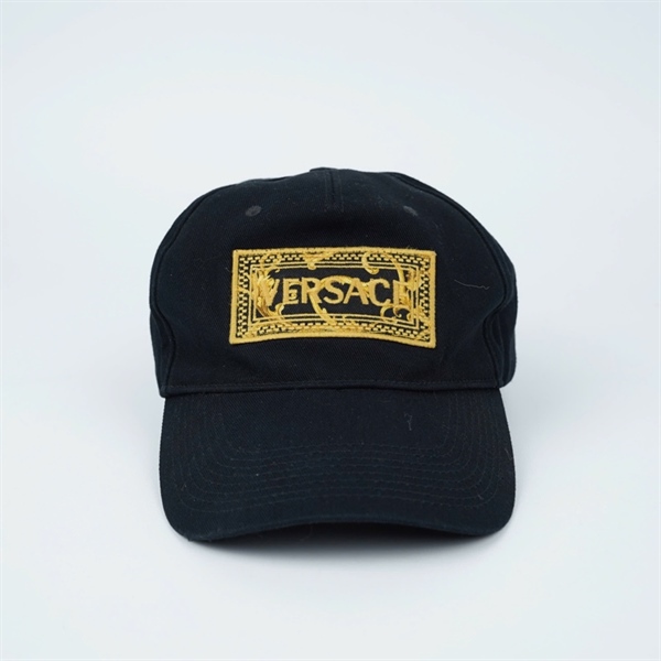 Nón Versace đen chữ vàng (BQ) KG+