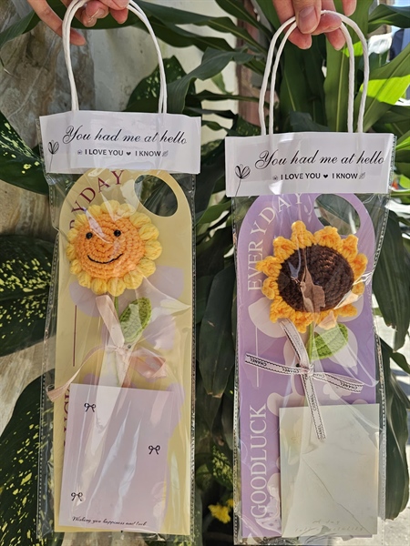 Túi HOA LEN 1 bông - HOA HƯỚNG DƯƠNG + tag giấy + túi quà + thiệp