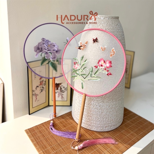 Quạt cổ trang thêu