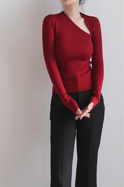 Áo len khoét cổ tim tay dài body