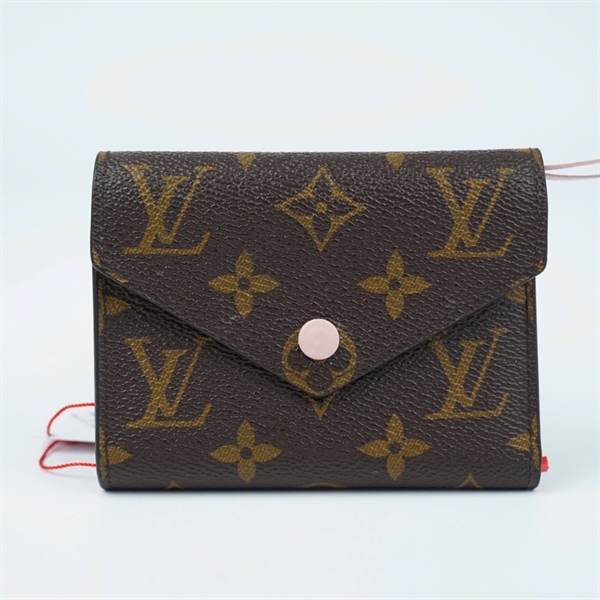 Ví LV hoa nâu gập 3 nút hồng (SF4127) (LT) KG+