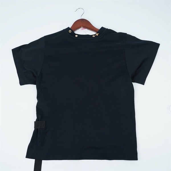 Áo thun LV đen cổ đính charm (PN) KG+