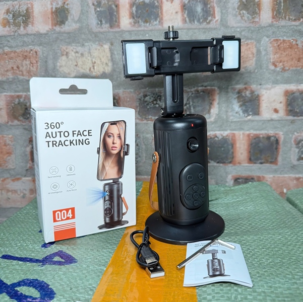 Gimbal AI Q04 Tự Động Theo Dõi Khuôn Mặt – Bản 2 Đèn, 80 Cái/Thùng