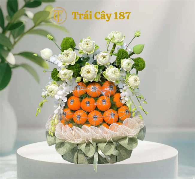 Giỏ Quýt Úc Mix Hoa Sen, Hoa Huệ ( 1 Mặt trái Cây )