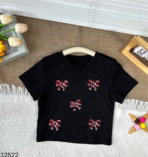 32522- Áo thêu nơ đen