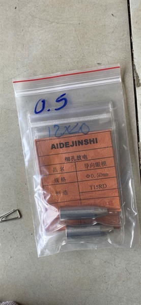 Đầu dẫn đá đỏ 0.5*12*40mm EDM - Việt Phát