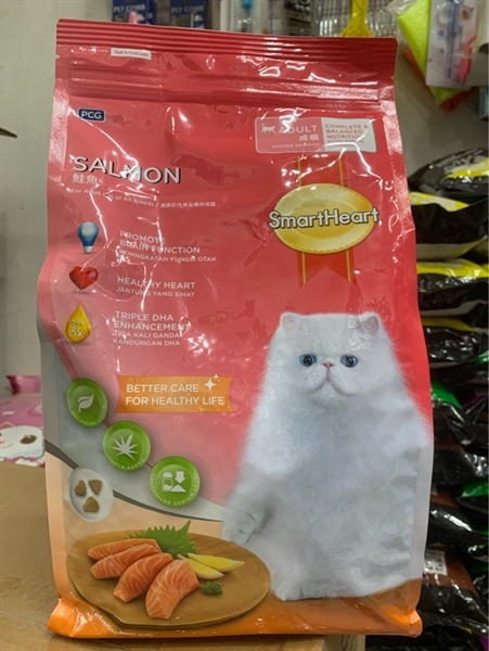 Thức ăn Smartheart Hương vị cá hồi dành cho mèo trưởng thành 1.2kg
