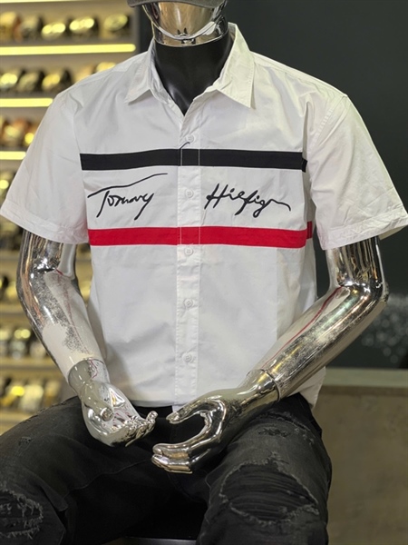 SM tay ngắn Trắng viền ngang đỏ xanh- thêu tommy hilfiger