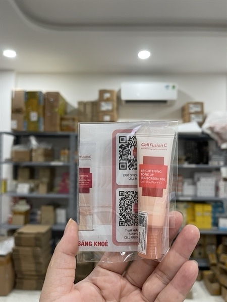 Kem chống nắng Cell Fusion C brightening tone-up 10ml có tem