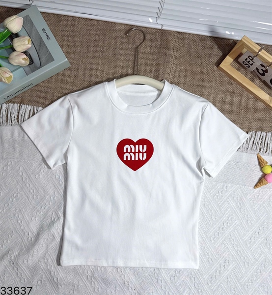 33637-Áo thun trắng chữ Miu Miu