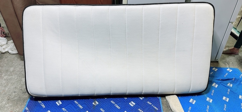 Đệm đơn mềm trắng viền đen nslepp