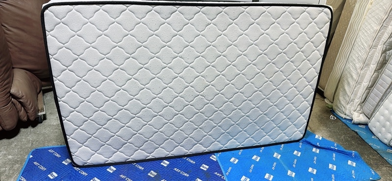 Đệm đôi semi mềm trắng viền đen một mặt