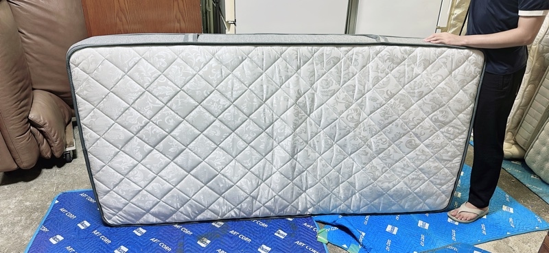 Đệm đơn trắng cứng vừa phải trắng hoa văn viền xám cao cấp