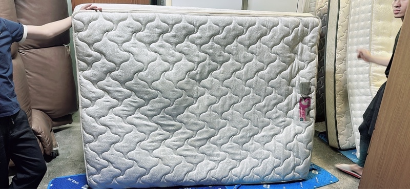 Đệm đôi m4 trắng mềm vàng kim tháo dc vỏ