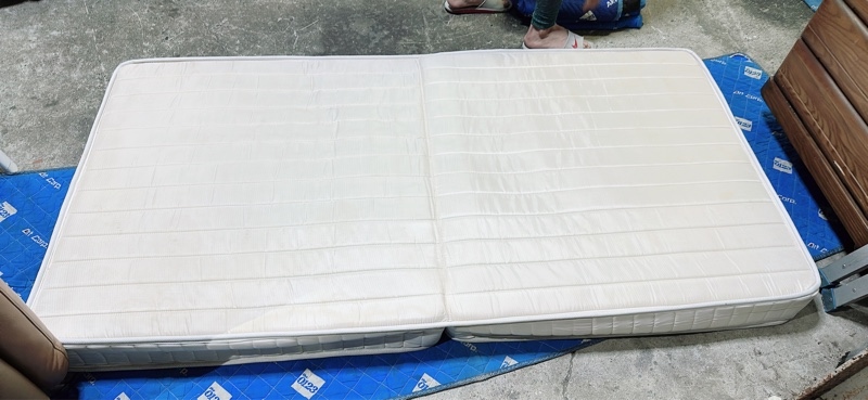 Đệm đơn gấp cứng trắng