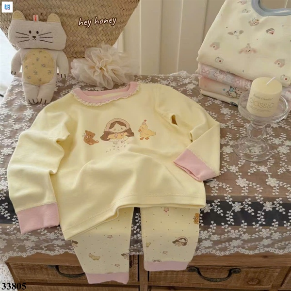 33805- Bộ HHN - Cô gái choàng khăn hồng