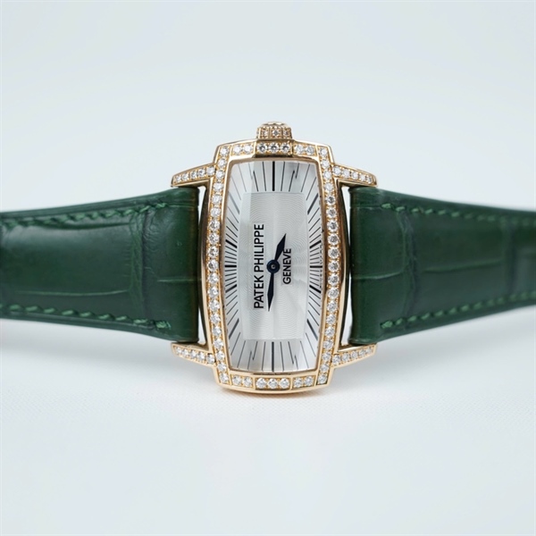 Đồng hồ Patek Philippe mặt chữ nhật dây xanh kim zin sz39.5 (HC) KG+