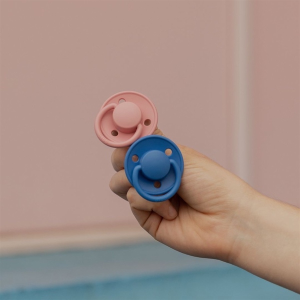 Ty ngậm núm tròn cao su tự nhiên BIBS DeLux