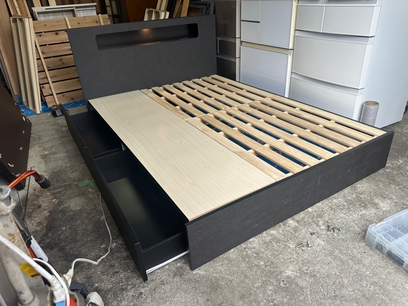 Giường đôi m4 2 ngăn kéo có ổ cắm và đèn nâu