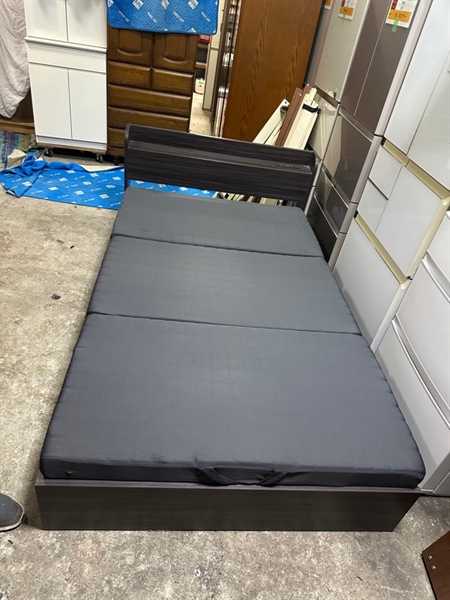 Giường đôi m2 2 ngăn kéo có ổ cắm nâu đen ikea