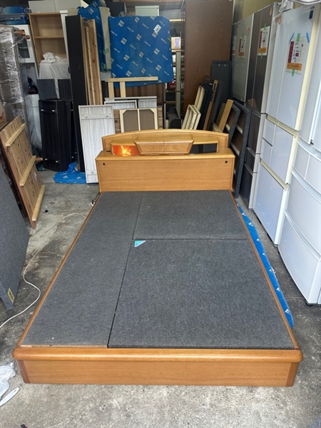 Giường đôi m4 vàng 2 ngăn kéo có ổ cắm và đèn